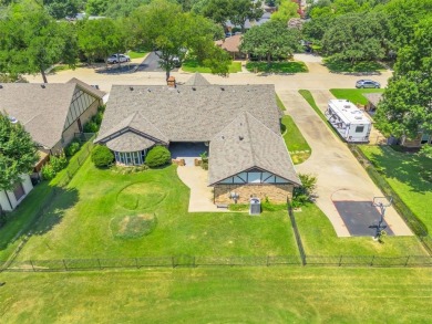 Luxury Golf Course Living with Endless Potential!
Perfectly on Walnut Creek Country Club in Texas - for sale on GolfHomes.com, golf home, golf lot