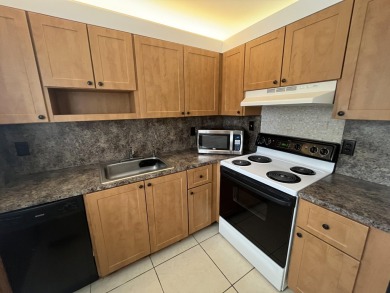 CLEAN, CLEAN, CLEAN!! Great ground floor 2/2 unit in Flanders on Kings Point Golf -Flanders Way in Florida - for sale on GolfHomes.com, golf home, golf lot