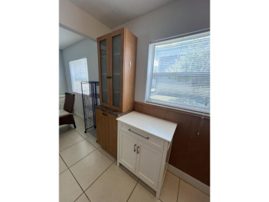 CLEAN, CLEAN, CLEAN!! Great ground floor 2/2 unit in Flanders on Kings Point Golf -Flanders Way in Florida - for sale on GolfHomes.com, golf home, golf lot