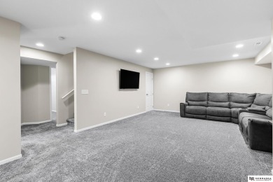 Don't miss this 5 bedroom 3 full bath townhome in NE Lincoln! on Mahoney Golf Course in Nebraska - for sale on GolfHomes.com, golf home, golf lot