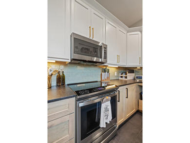 Welcome to Central Kentucky luxury at its finest! When you think on Bright Leaf Golf Course in Kentucky - for sale on GolfHomes.com, golf home, golf lot