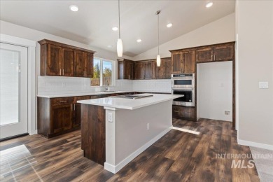 Welcome to this stunning new construction home with modern on Hunters Point Golf Club in Idaho - for sale on GolfHomes.com, golf home, golf lot