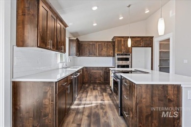 Welcome to this stunning new construction home with modern on Hunters Point Golf Club in Idaho - for sale on GolfHomes.com, golf home, golf lot