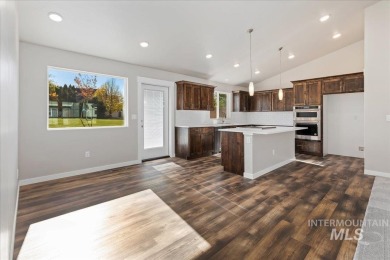 Welcome to this stunning new construction home with modern on Hunters Point Golf Club in Idaho - for sale on GolfHomes.com, golf home, golf lot