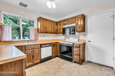 This move in condition immaculate home is located in one of the on Leisure Village West Assoc. in New Jersey - for sale on GolfHomes.com, golf home, golf lot