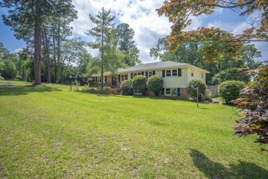 At 101 Vivion Drive, you will find a delightful 3-4 bedroom home on Houndslake Country Club in South Carolina - for sale on GolfHomes.com, golf home, golf lot