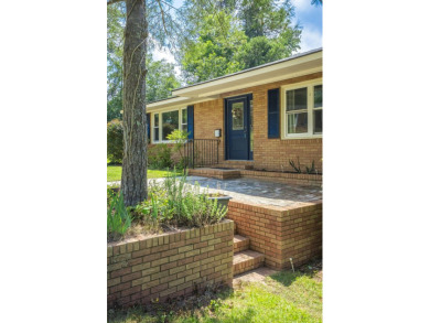At 101 Vivion Drive, you will find a delightful 3-4 bedroom home on Houndslake Country Club in South Carolina - for sale on GolfHomes.com, golf home, golf lot