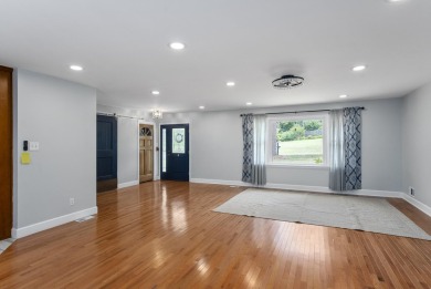 At 101 Vivion Drive, you will find a delightful 3-4 bedroom home on Houndslake Country Club in South Carolina - for sale on GolfHomes.com, golf home, golf lot