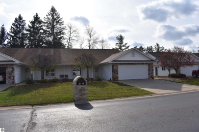 Beautiful well kept and maintained 3 bedroom 3 bath condominium on West Branch Country Club in Michigan - for sale on GolfHomes.com, golf home, golf lot