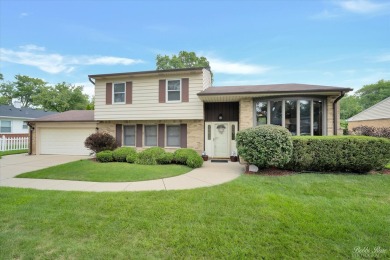 Welcome to 1268 Gloria Drive.  This spacious split-level home on Twin Lakes Golf Course in Illinois - for sale on GolfHomes.com, golf home, golf lot