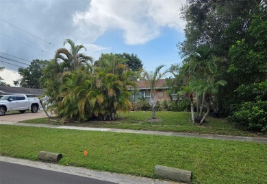 Family Estate home with over 2,000 s/f of living space on Bayou Golf Club in Florida - for sale on GolfHomes.com, golf home, golf lot