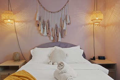 This beautifully designer-decorated 4-bedroom, 3-bath home with on Indian Palms Country Club and Resort in California - for sale on GolfHomes.com, golf home, golf lot