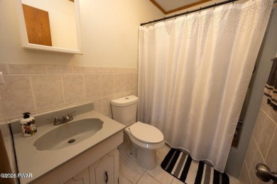 This 3 bed, 3 bath contemporary home is located less than a mile on The Hideout Golf in Pennsylvania - for sale on GolfHomes.com, golf home, golf lot
