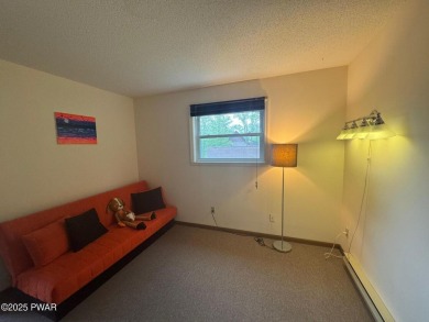 This 3 bed, 3 bath contemporary home is located less than a mile on The Hideout Golf in Pennsylvania - for sale on GolfHomes.com, golf home, golf lot