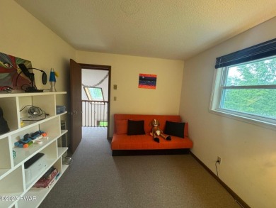 This 3 bed, 3 bath contemporary home is located less than a mile on The Hideout Golf in Pennsylvania - for sale on GolfHomes.com, golf home, golf lot