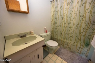 This 3 bed, 3 bath contemporary home is located less than a mile on The Hideout Golf in Pennsylvania - for sale on GolfHomes.com, golf home, golf lot
