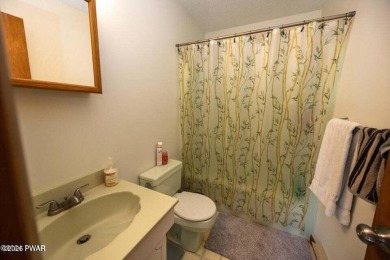 This 3 bed, 3 bath contemporary home is located less than a mile on The Hideout Golf in Pennsylvania - for sale on GolfHomes.com, golf home, golf lot