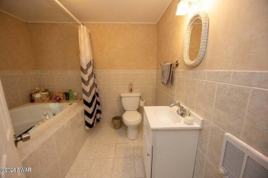 This 3 bed, 3 bath contemporary home is located less than a mile on The Hideout Golf in Pennsylvania - for sale on GolfHomes.com, golf home, golf lot