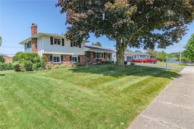 Wonderful in West Irondequoit Split is clean as a whistle, shows on Durand-Eastman Park Golf Course in New York - for sale on GolfHomes.com, golf home, golf lot