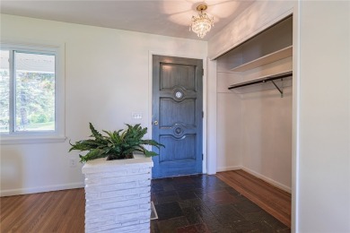 Wonderful in West Irondequoit Split is clean as a whistle, shows on Durand-Eastman Park Golf Course in New York - for sale on GolfHomes.com, golf home, golf lot