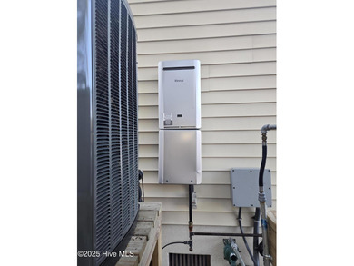 You'll love coming home to this well built, well maintained on Harbour Point Golf Club in North Carolina - for sale on GolfHomes.com, golf home, golf lot