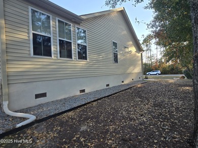 You'll love coming home to this well built, well maintained on Harbour Point Golf Club in North Carolina - for sale on GolfHomes.com, golf home, golf lot