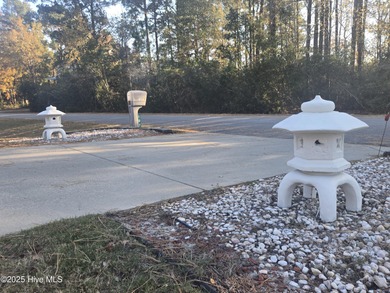 You'll love coming home to this well built, well maintained on Harbour Point Golf Club in North Carolina - for sale on GolfHomes.com, golf home, golf lot