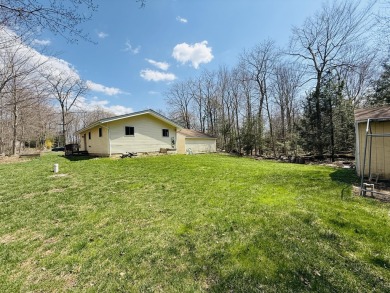 Charming 3-Bedroom Ranch Home in Amenity-Rich Pocono Farms on Pocono Farms Country Club in Pennsylvania - for sale on GolfHomes.com, golf home, golf lot