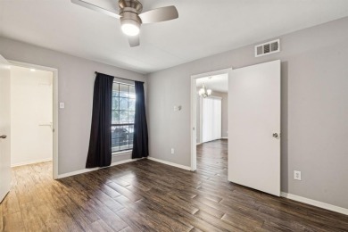 Welcome to 2505 Wedglea Drive, Unit #209--an updated and stylish on Stevens Park Golf Course in Texas - for sale on GolfHomes.com, golf home, golf lot