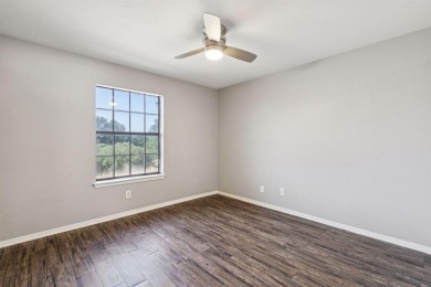 Welcome to 2505 Wedglea Drive, Unit #209--an updated and stylish on Stevens Park Golf Course in Texas - for sale on GolfHomes.com, golf home, golf lot