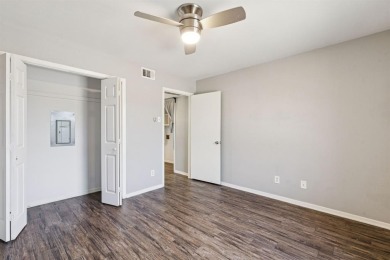 Welcome to 2505 Wedglea Drive, Unit #209--an updated and stylish on Stevens Park Golf Course in Texas - for sale on GolfHomes.com, golf home, golf lot