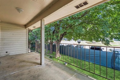 Welcome to 2505 Wedglea Drive, Unit #209--an updated and stylish on Stevens Park Golf Course in Texas - for sale on GolfHomes.com, golf home, golf lot