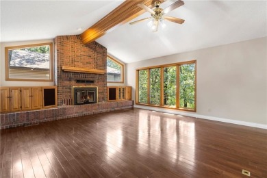 Custom 2 bed, 2.5 bath home with all main living on one level on Bella Vista Country Club - Berksdale in Arkansas - for sale on GolfHomes.com, golf home, golf lot