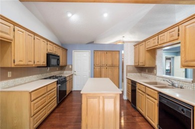 Custom 2 bed, 2.5 bath home with all main living on one level on Bella Vista Country Club - Berksdale in Arkansas - for sale on GolfHomes.com, golf home, golf lot