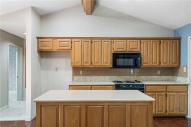 Custom 2 bed, 2.5 bath home with all main living on one level on Bella Vista Country Club - Berksdale in Arkansas - for sale on GolfHomes.com, golf home, golf lot