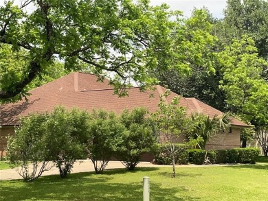 PECAN PLANTATION GEM nestled among mature trees on oversized lot on Pecan Plantation Country Club in Texas - for sale on GolfHomes.com, golf home, golf lot