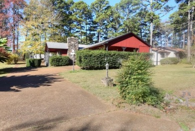 Discover the perfect blend of comfort, convenience on Indian Hills Country Club in Arkansas - for sale on GolfHomes.com, golf home, golf lot