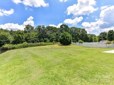 Welcome home to this spacious move-in 4 BR/2.5 bath home w/ on Stonebridge Golf Club in North Carolina - for sale on GolfHomes.com, golf home, golf lot