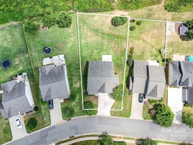 Welcome home to this spacious move-in 4 BR/2.5 bath home w/ on Stonebridge Golf Club in North Carolina - for sale on GolfHomes.com, golf home, golf lot