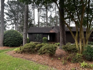 Welcome to Houndslake Villas! This home is ready to move in and on Houndslake Country Club in South Carolina - for sale on GolfHomes.com, golf home, golf lot