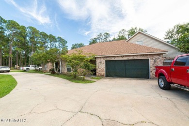 Spacious 5BR/5BA Home in Beautiful Diamondhead, MSDiscover on Diamondhead Country Club in Mississippi - for sale on GolfHomes.com, golf home, golf lot