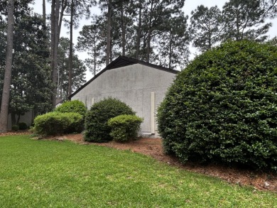 Welcome to Houndslake Villas! This home is ready to move in and on Houndslake Country Club in South Carolina - for sale on GolfHomes.com, golf home, golf lot