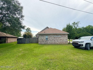 Spacious 5BR/5BA Home in Beautiful Diamondhead, MSDiscover on Diamondhead Country Club in Mississippi - for sale on GolfHomes.com, golf home, golf lot