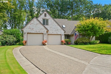 Single owner home with newer roof, new HVAC, newer water heater on Charbonneau Golf Club in Oregon - for sale on GolfHomes.com, golf home, golf lot