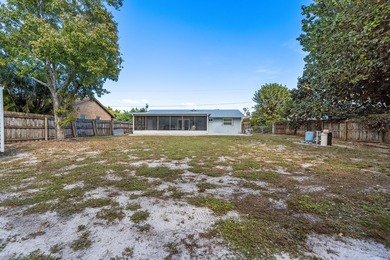 This 2 bedroom, 1 bath CBS home boasts a prime location within on McArthur Golf Club in Florida - for sale on GolfHomes.com, golf home, golf lot