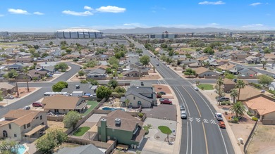 Beautiful Newly Updated Home in Prime Location 2 blocks from on Desert Mirage Golf Course in Arizona - for sale on GolfHomes.com, golf home, golf lot