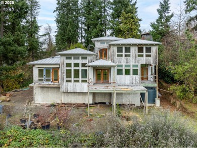 Tremendous remodel potential with this blank canvas, tri-level on Laurelwood Golf Course in Oregon - for sale on GolfHomes.com, golf home, golf lot