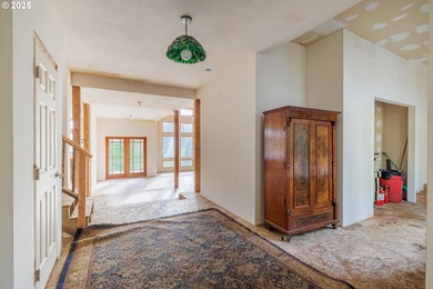 Tremendous remodel potential with this blank canvas, tri-level on Laurelwood Golf Course in Oregon - for sale on GolfHomes.com, golf home, golf lot