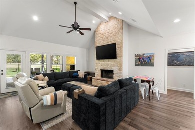 Updated home in prestigous Pinnacle Golf Club, Cedar Creek Lake! on Pinnacle Golf and Boat Club in Texas - for sale on GolfHomes.com, golf home, golf lot