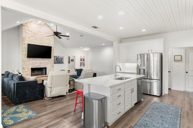 Updated home in prestigous Pinnacle Golf Club, Cedar Creek Lake! on Pinnacle Golf and Boat Club in Texas - for sale on GolfHomes.com, golf home, golf lot